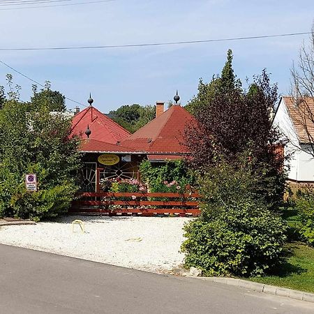 Gyoengyvirag Apartment Romhány Exterior foto