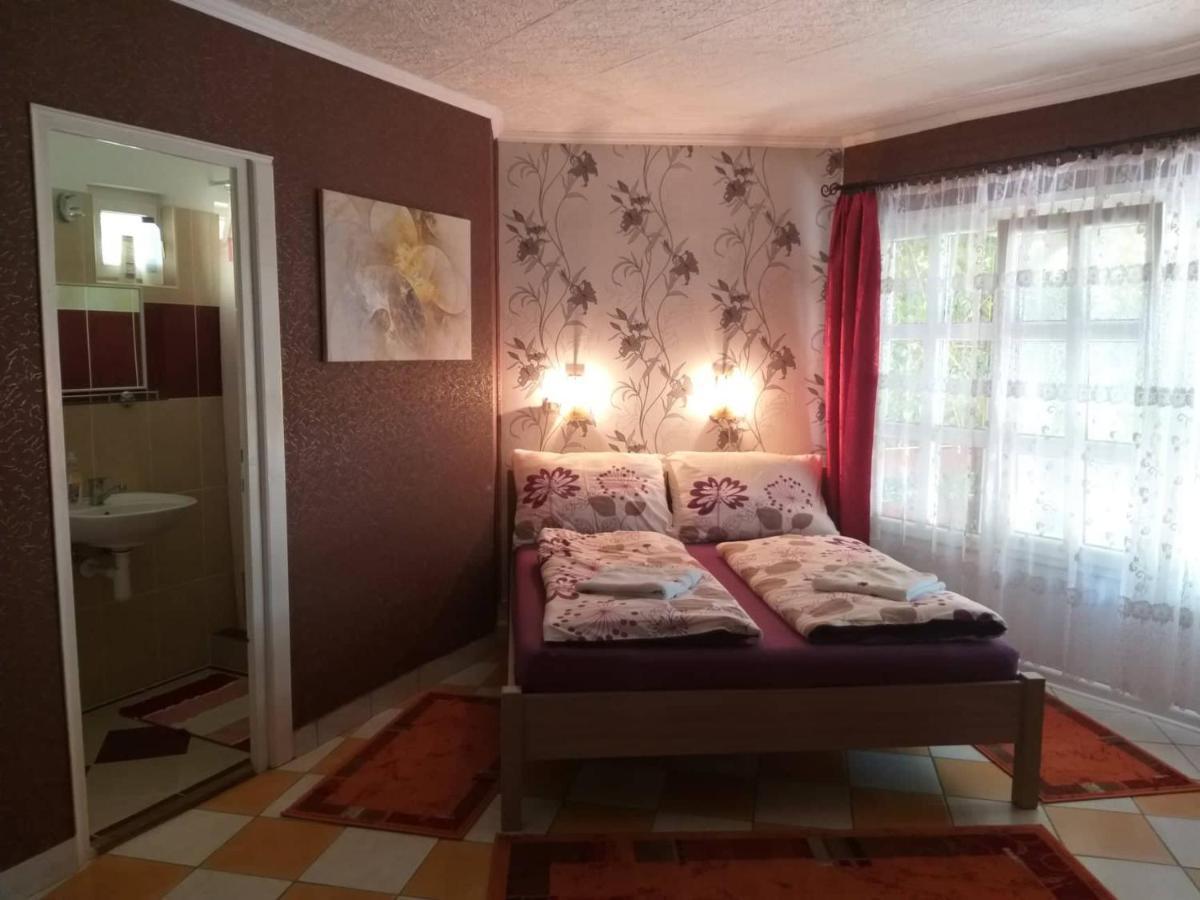 Gyoengyvirag Apartment Romhány Exterior foto