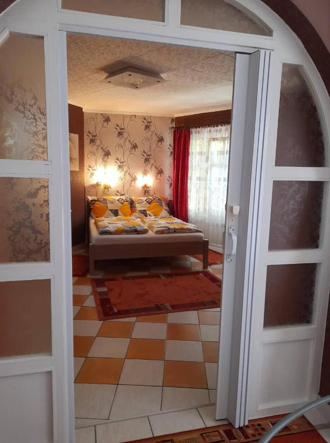 Gyoengyvirag Apartment Romhány Exterior foto